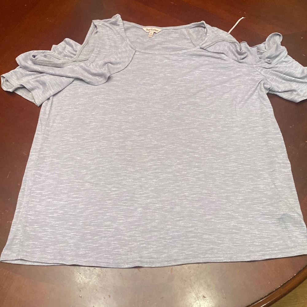 Juicy Couture off the shoulder shirt. Size: X-large